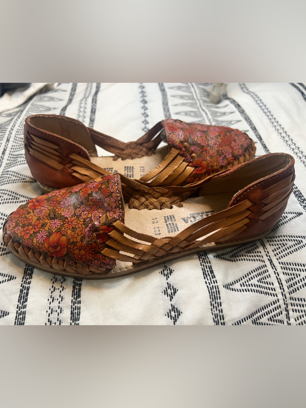 Handcrafted Floral Brown Leather Women’s Huarache Sandals. Size 7. Made in Mexic
